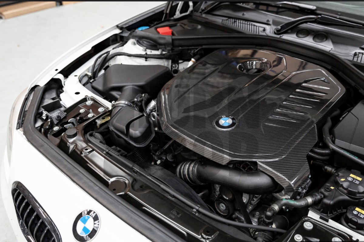 Eventuri Coperchio motore in fibra di carbonio per BMW 140i / 240i / 340i / 440i B58