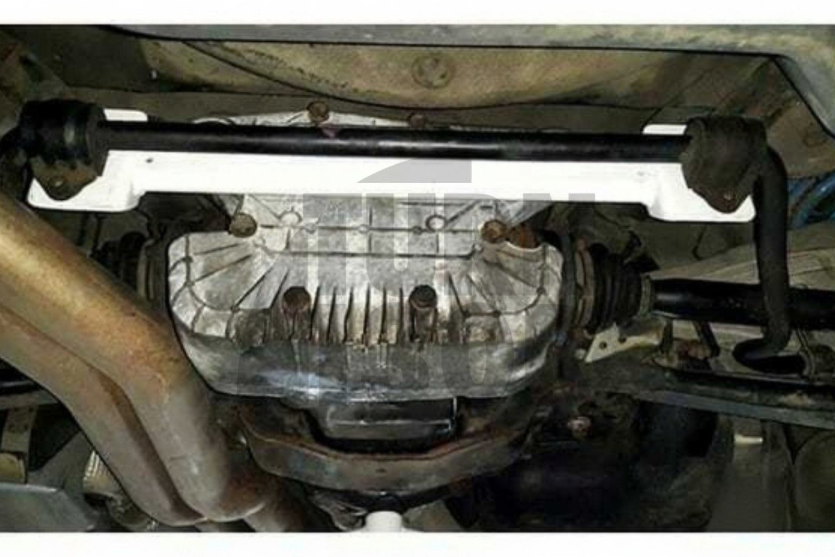 Ultra Racing Barra inferiore posteriore BMW M3 E46 Ultra Racing Barra inferiore posteriore BMW M3 E46