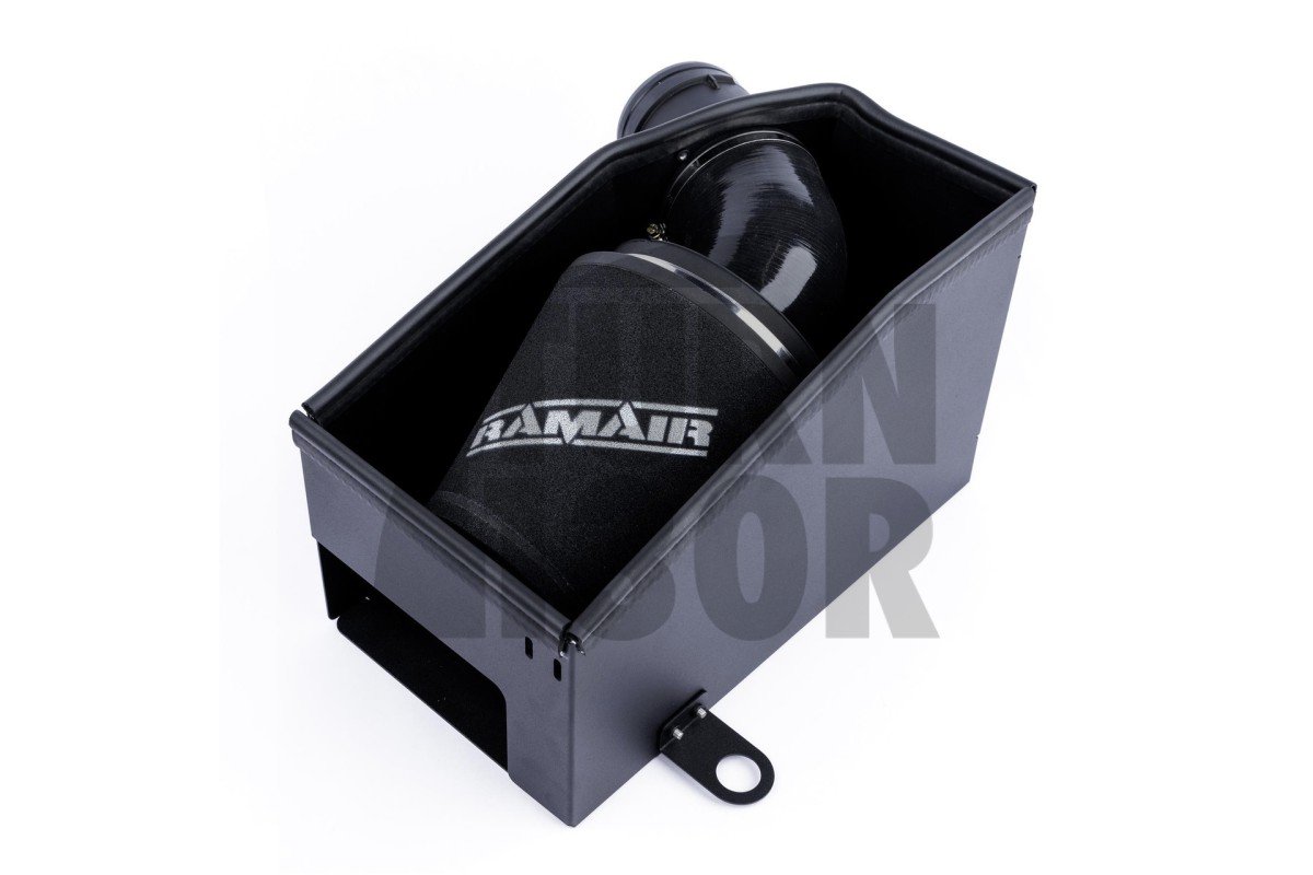 Un sistema di aspirazione ad alte prestazioni progettato per i modelli Audi RS3 8V / 8Y, RSQ3, e TTRS 8S Un sistema di aspirazione ad alte prestazioni progettato per i modelli Audi RS3 8V / 8Y, RSQ3, e TTRS 8S