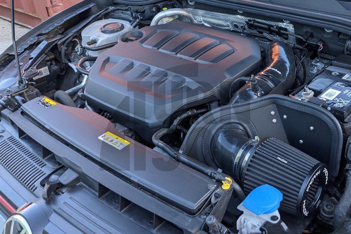 Tubo di aspirazione in silicone per Golf 8 GTI e Octavia NX VRS con aggiornamento Ramair Tubo di aspirazione in silicone per Golf 8 GTI e Octavia NX VRS con aggiornamento Ramair