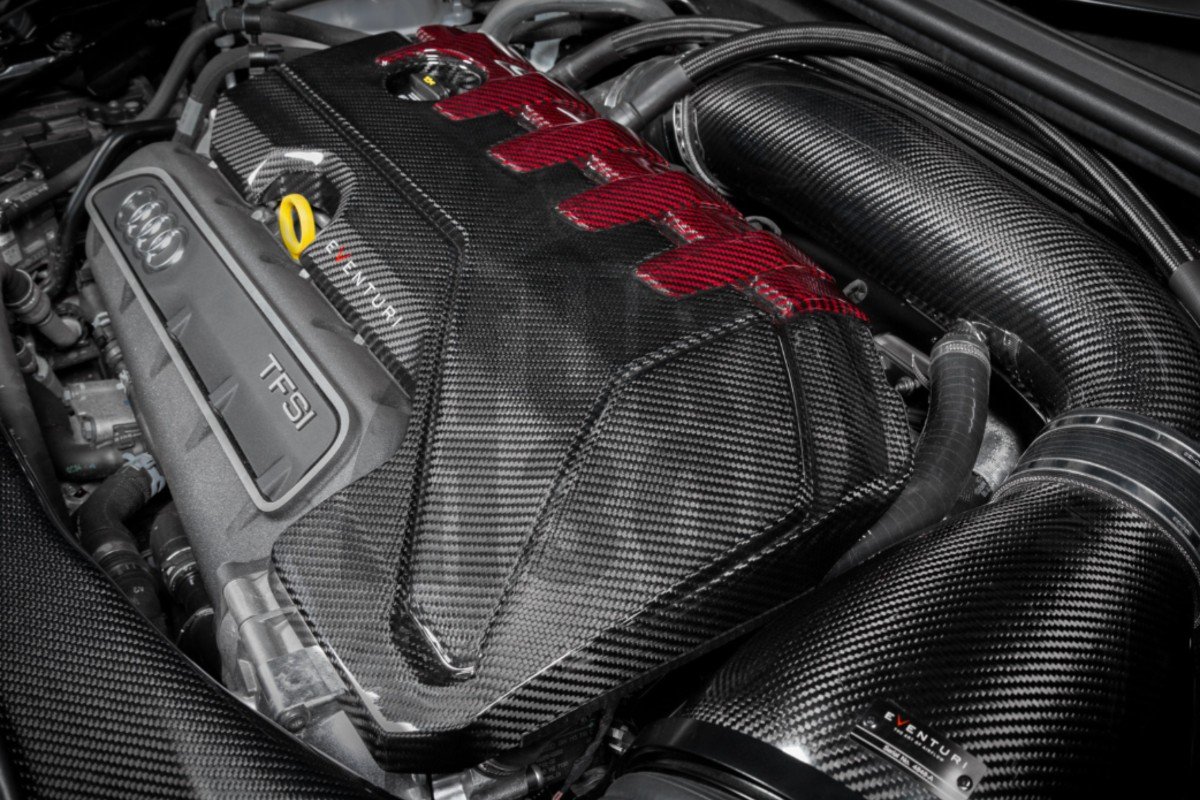 Eventuri Coperchio motore in fibra di carbonio / Kevlar rosso per Audi RS3 8V.5 / TTRS 8S e RS3 8Y Eventuri Coperchio motore in fibra di carbonio / Kevlar rosso per Audi RS3 8V.5 / TTRS 8S e RS3 8Y