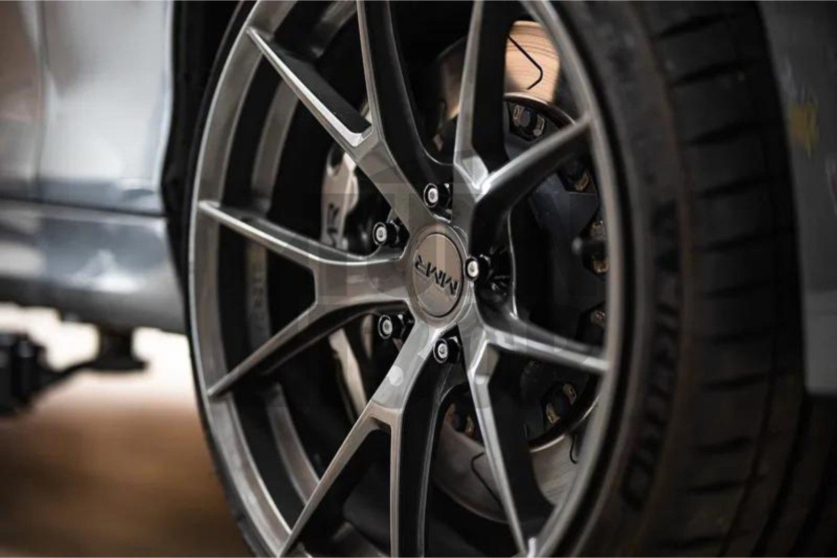 Kit di conversione per perni e dadi delle ruote 14x125 per BMW e Mini MMR Kit di conversione per perni e dadi delle ruote 14x125 per BMW e Mini MMR