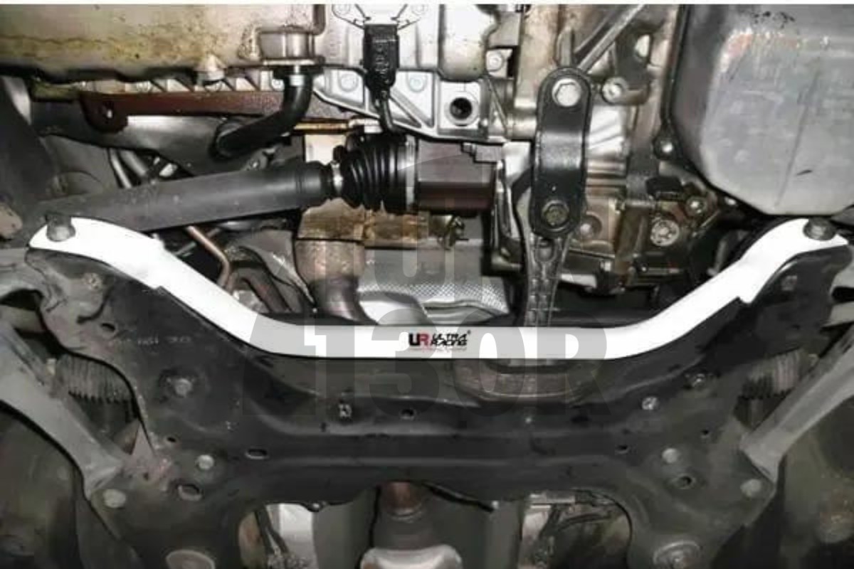 Ultra Racing Barra inferiore anteriore Audi TT 8N Ultra Racing Barra inferiore anteriore Audi TT 8N