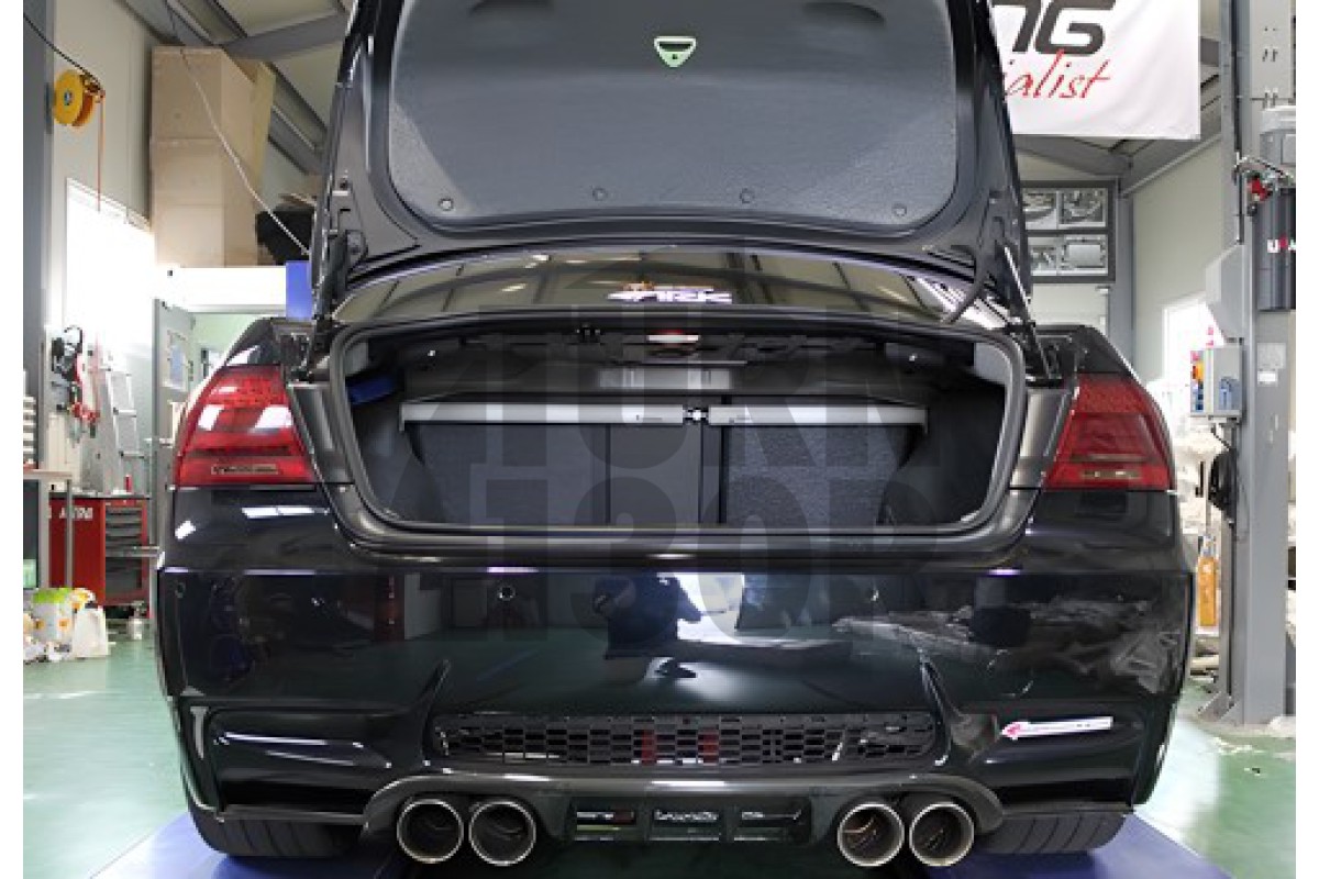 Barra montante superiore posteriore Ultra Racing BMW 335i E92 / M3 E92