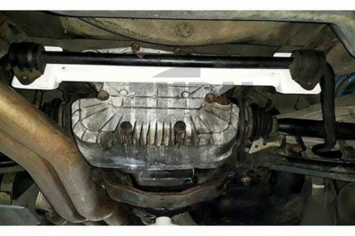 Ultra Racing Barra inferiore posteriore BMW M3 E46