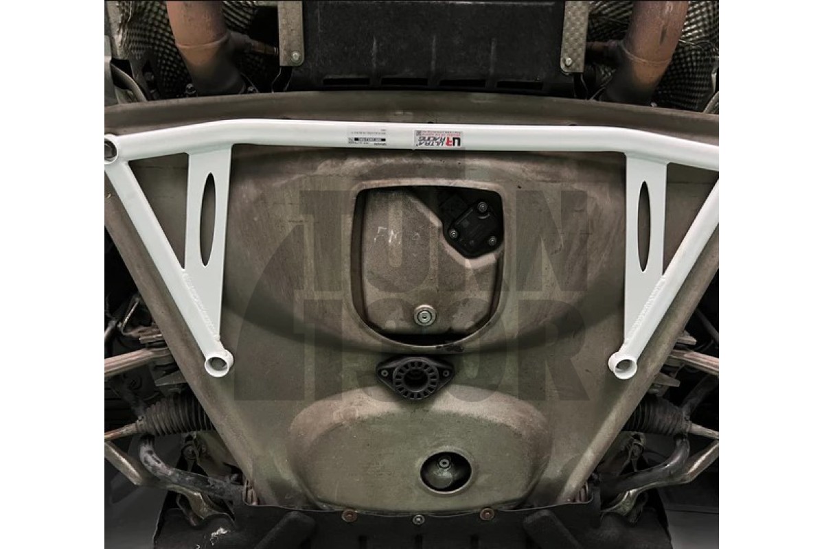 Ultra Racing 4 punti di rinforzo del sottotelaio anteriore BMW M3 E9x