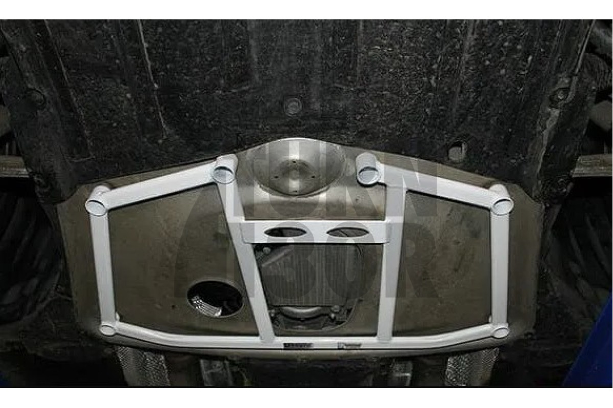 Ultra Racing 6 punti di rinforzo del sottotelaio anteriore BMW M5 F10