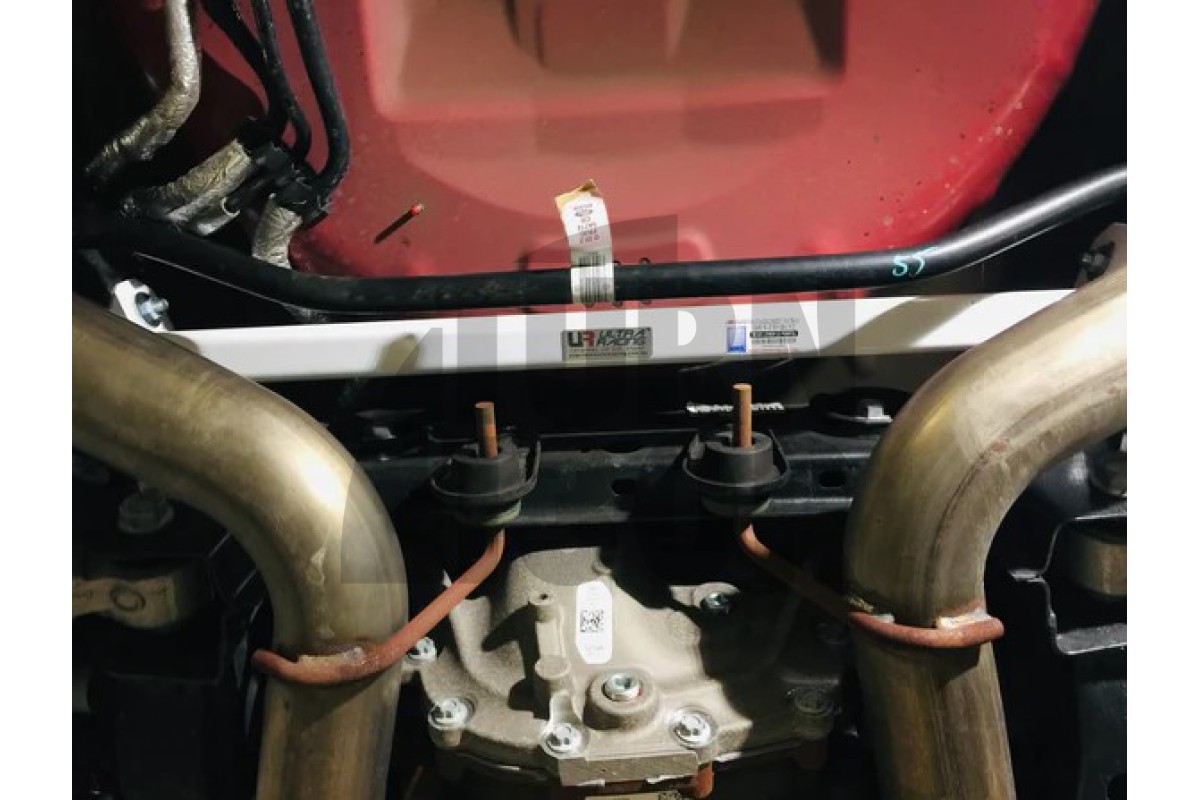 Barra inferiore posteriore Ultra Racing Mustang GT / Ecoboost 15-19