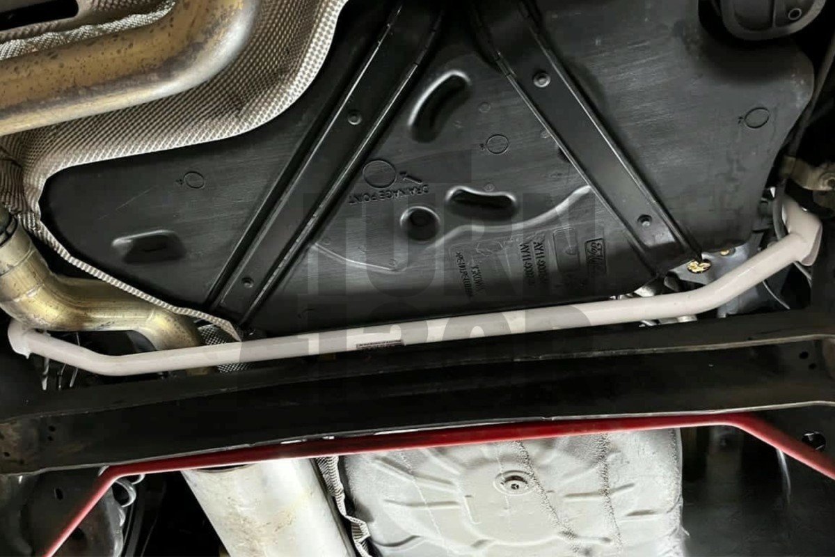 Ultra Racing Rear Lower Bar for Ford Fiesta ST Mk7