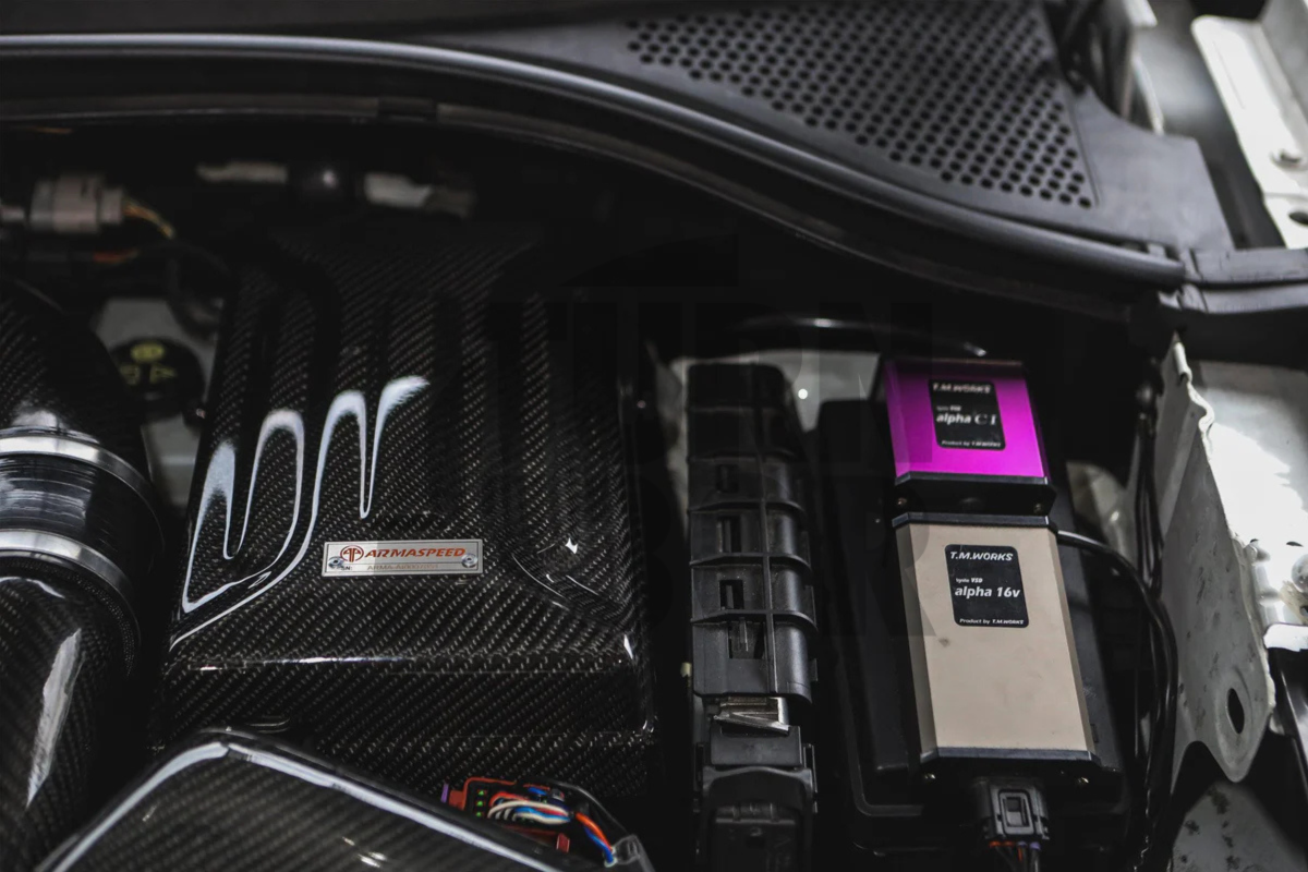 Coperchio batteria in fibra di carbonio Armaspeed S3 8V / Golf 7 GTI / Golf 7 R / Leon 3 Cupra / Octavia 5E VRS Coperchio batteria in fibra di carbonio Armaspeed S3 8V / Golf 7 GTI / Golf 7 R / Leon 3 Cupra / Octavia 5E VRS